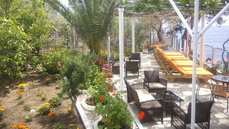 Gorgona Rooms Alikí Exterior foto